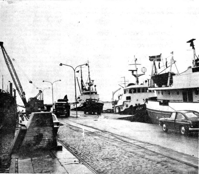 Bild: Bärgningsfartygen Mercur och Atlas ligger åter i Slite sedan de avvisats av ryssarna i Rigabukten